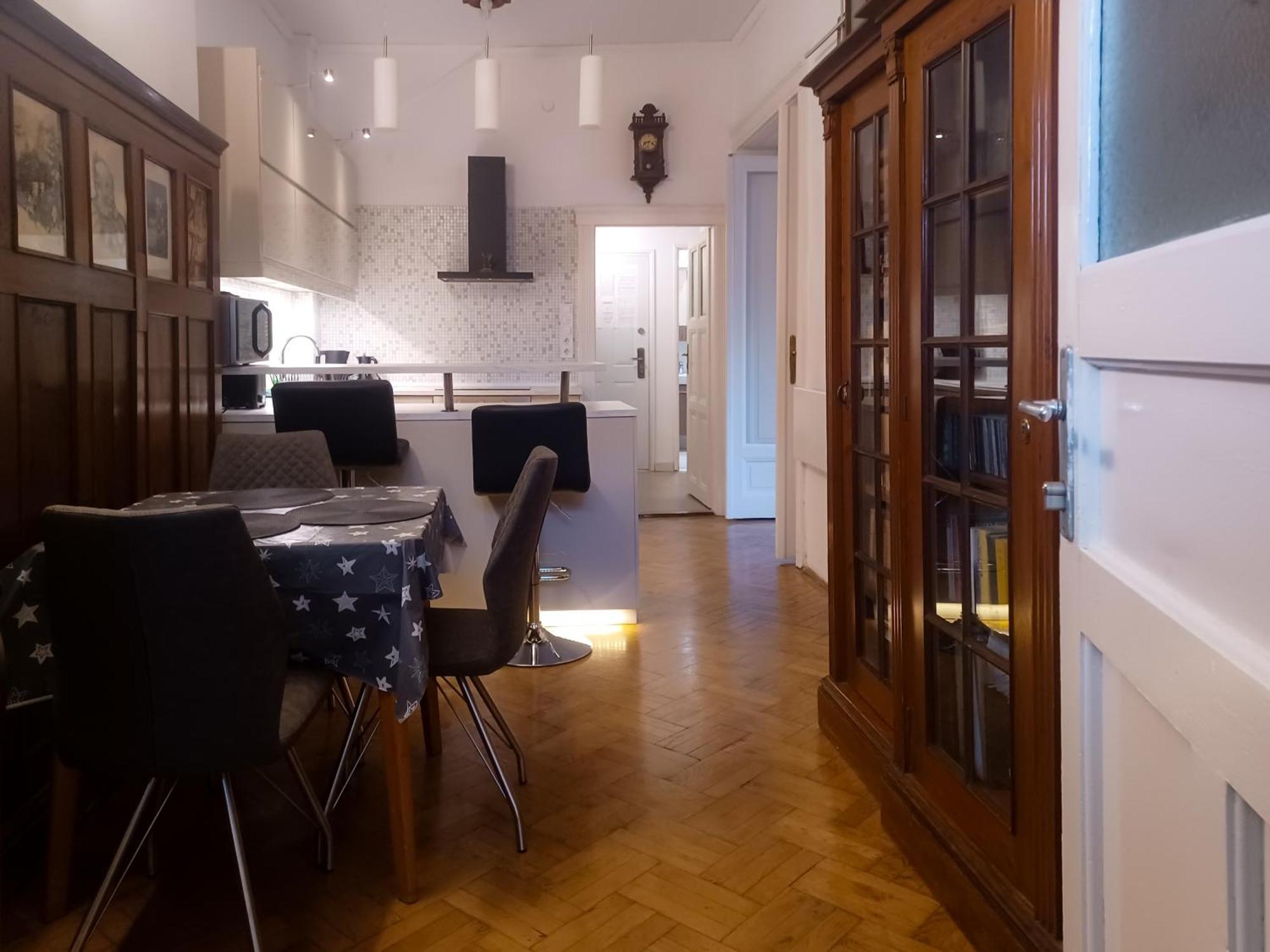 Parkside Large Modern Garden View Будапешт